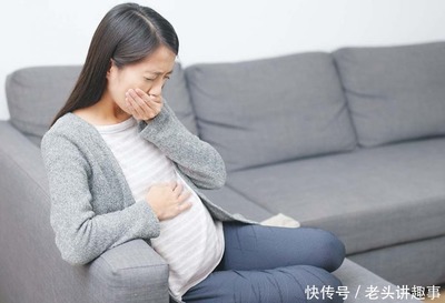 美女怀孕呕吐