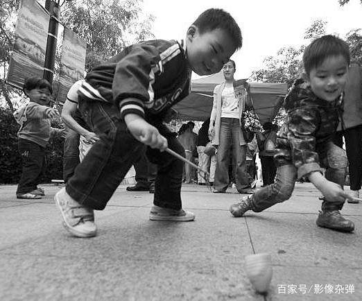 小朋友为什么喜欢玩纸飞机