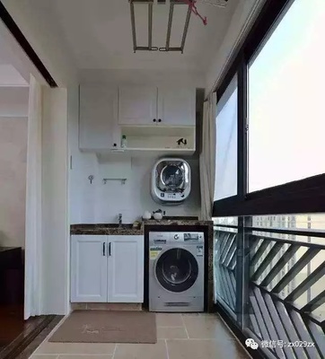 阳台门在厨房的中间怎么装