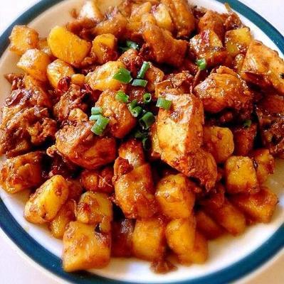 土豆炖鱿鱼的做法大全家常
