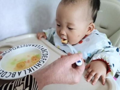 婴儿几个月可以喝粥