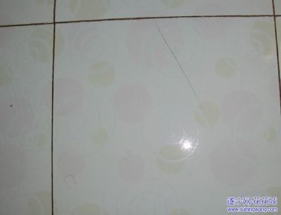 如何判断地板砖裂开