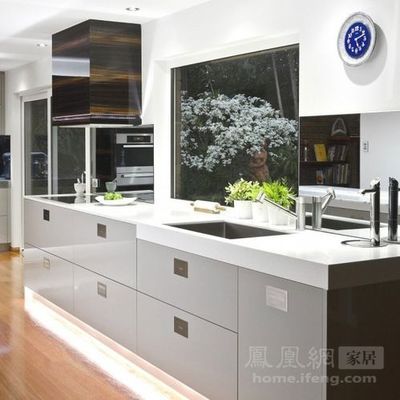 黑白配橱柜的效果图