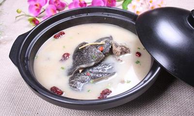 银耳鸽子汤的做法大全家常