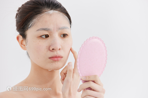 痘痘肌属于敏感肌肤吗