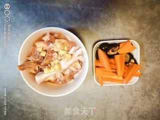 胡萝卜炖鸡肉
