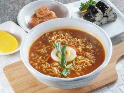 梦见自己吃方便面