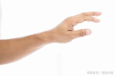手一直发抖