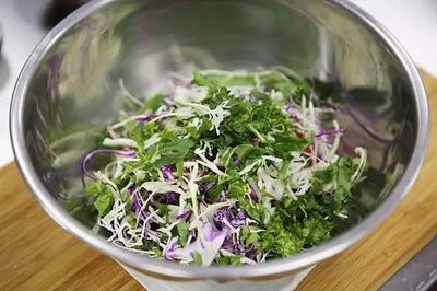 紫包心菜芹菜香菇饺子