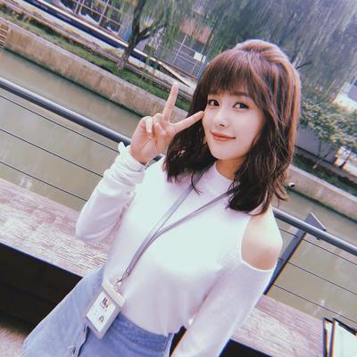 短卷发配什么衣服