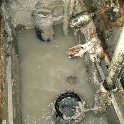 顶楼厨房下水道下水时冒泡