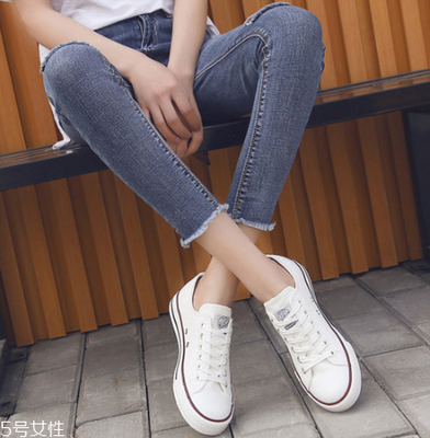 男生穿高帮帆布鞋不穿袜子好吗?答案是肯定的