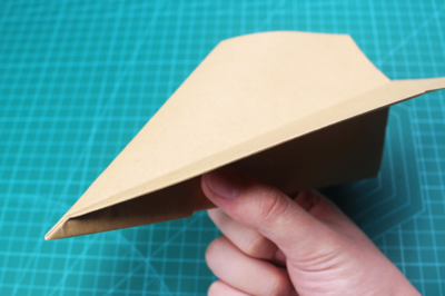 飞100米的纸飞机