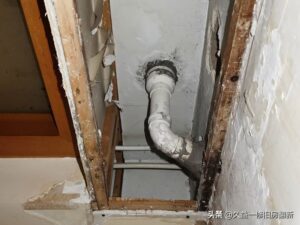 室内厨房共用下水管漏水