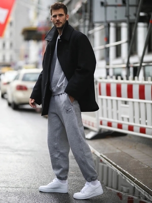 灰裤配黑衣服好看吗?灰裤子灰内搭什么颜色?