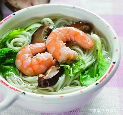 虾和油菜香菇面条
