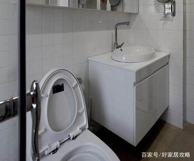 厨房窗户正对三角路口
