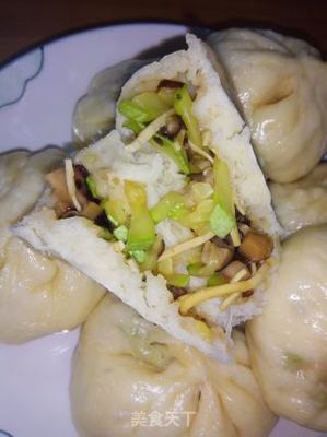 西葫芦香菇大肉包子