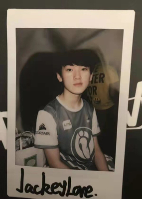 初中生男孩脸上长痘痘怎么治疗