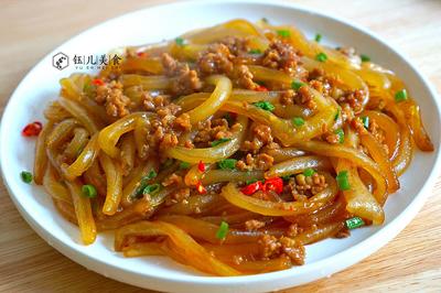 香菇炒腐竹炒肉丝的做法