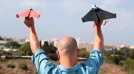 自动飞行纸飞机