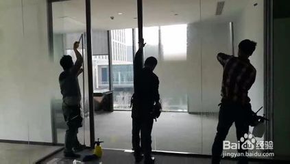 玻璃贴膜方法
