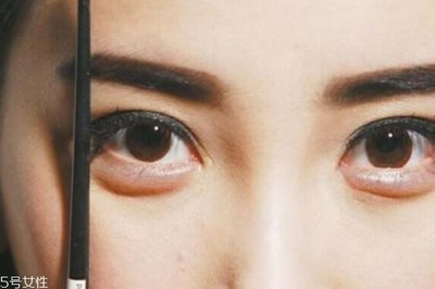 身上来月经能纹眉吗