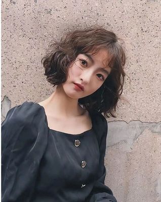 复古刘海女