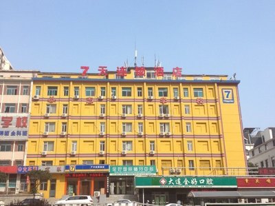 大连西安路地铁站出口