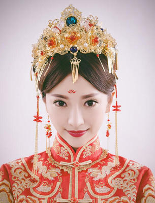 婚纱秀禾都适合的发型
