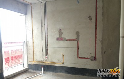 卫生间水管走墙