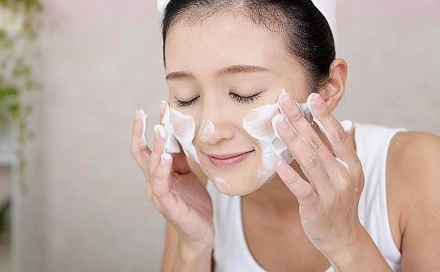 没洗面奶了用什么洗脸