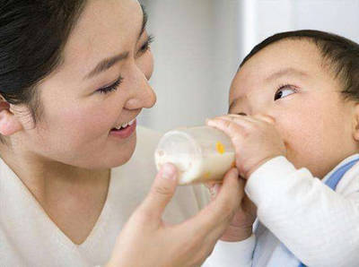 新生儿喝奶要喝多久
