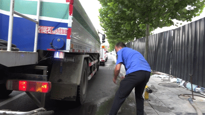 道路洒水车的水干净吗