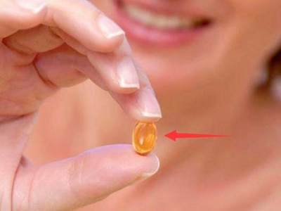 用了护肤品脸上油油的
