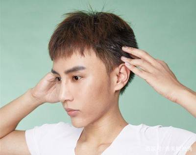 男生m发际线发型好看