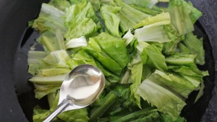 凉拌油麦菜用焯水吗