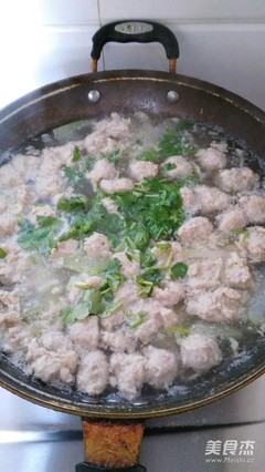 香菜大丸子的做法大全家常