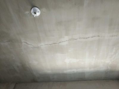 下雨厨房墙角渗水