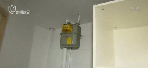厨房灶跟洗手间中间有隔墙