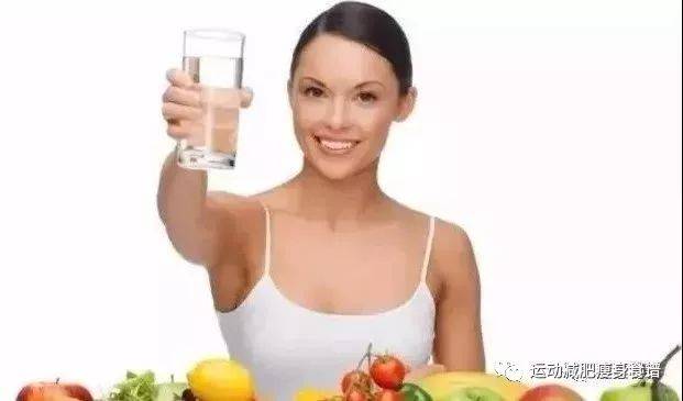 减肥喝水的最佳时间