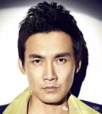 两边短中间长的男发型