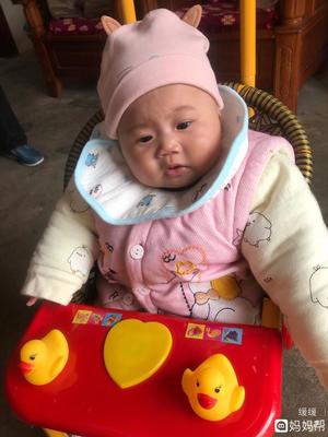 几个月的小孩可以坐