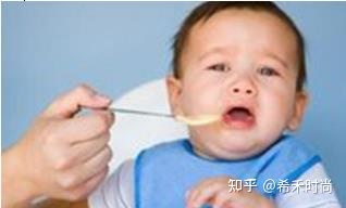 一岁半宝宝呕吐发烧怎么回事