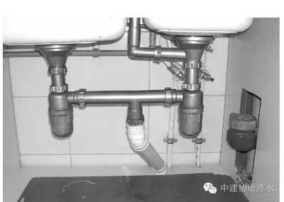 橱柜下水管排水怎么装