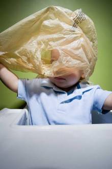 儿童玩塑料袋窒息