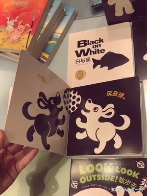新生儿什么时候看黑白卡