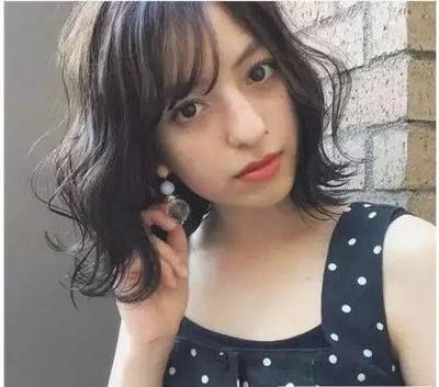 黑短发烫发