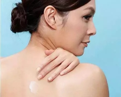 后背长痘痘擦什么