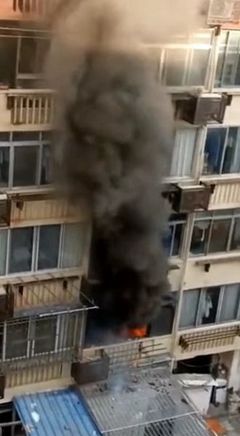 上海市船舶小区着火了